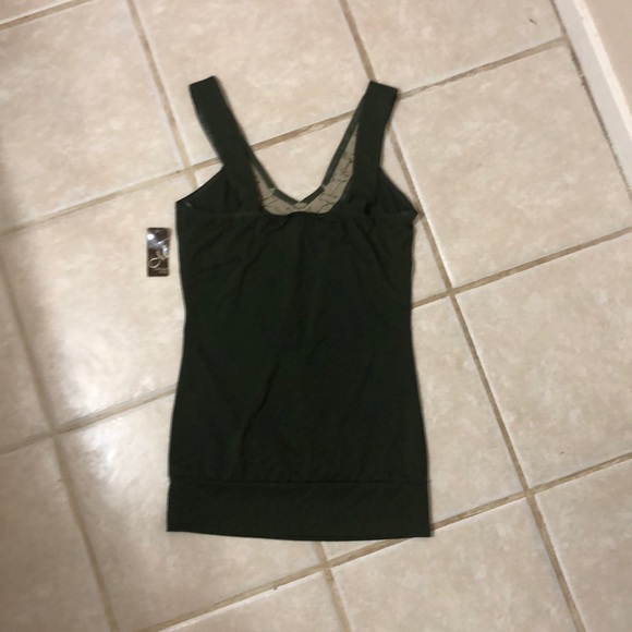 Sleeveless Jeweled V-neck Top - Picture 3 of 6